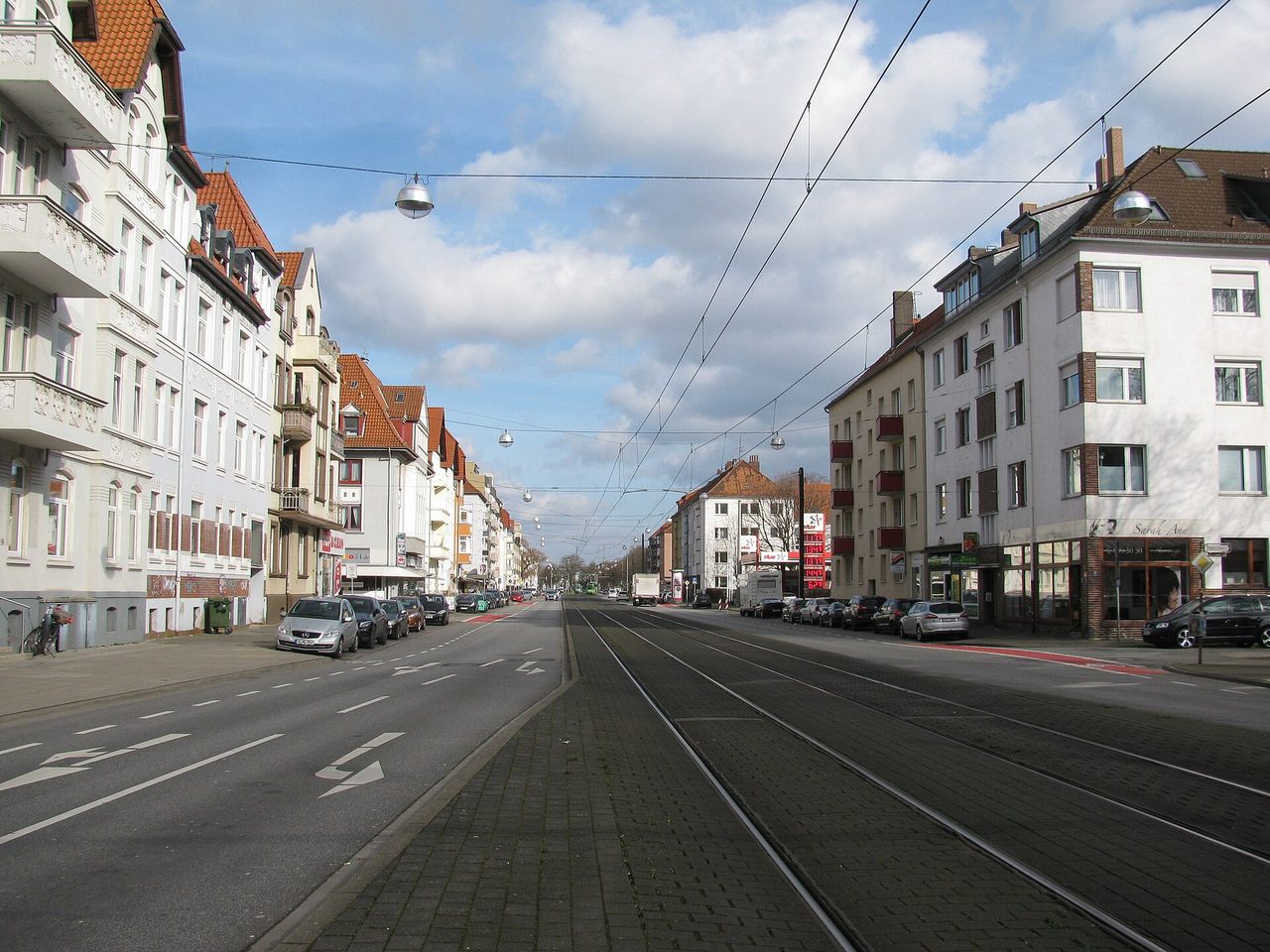 Podbielskistraße im Bezirk List, Hannover, Blick stadtauswärts